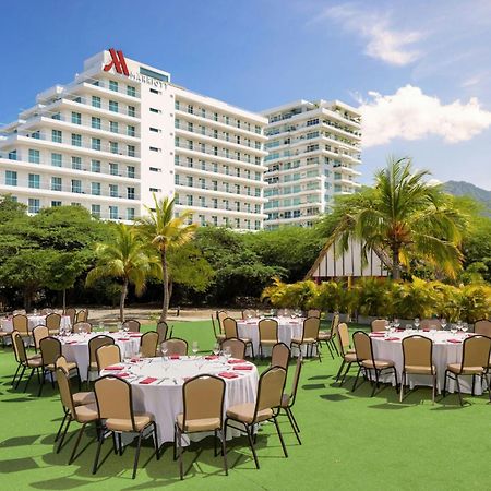 サンタ マルタ マリオット リゾート プラヤ ドルミーダ サンタ・マルタ エクステリア 写真 The lawn at the hotel
