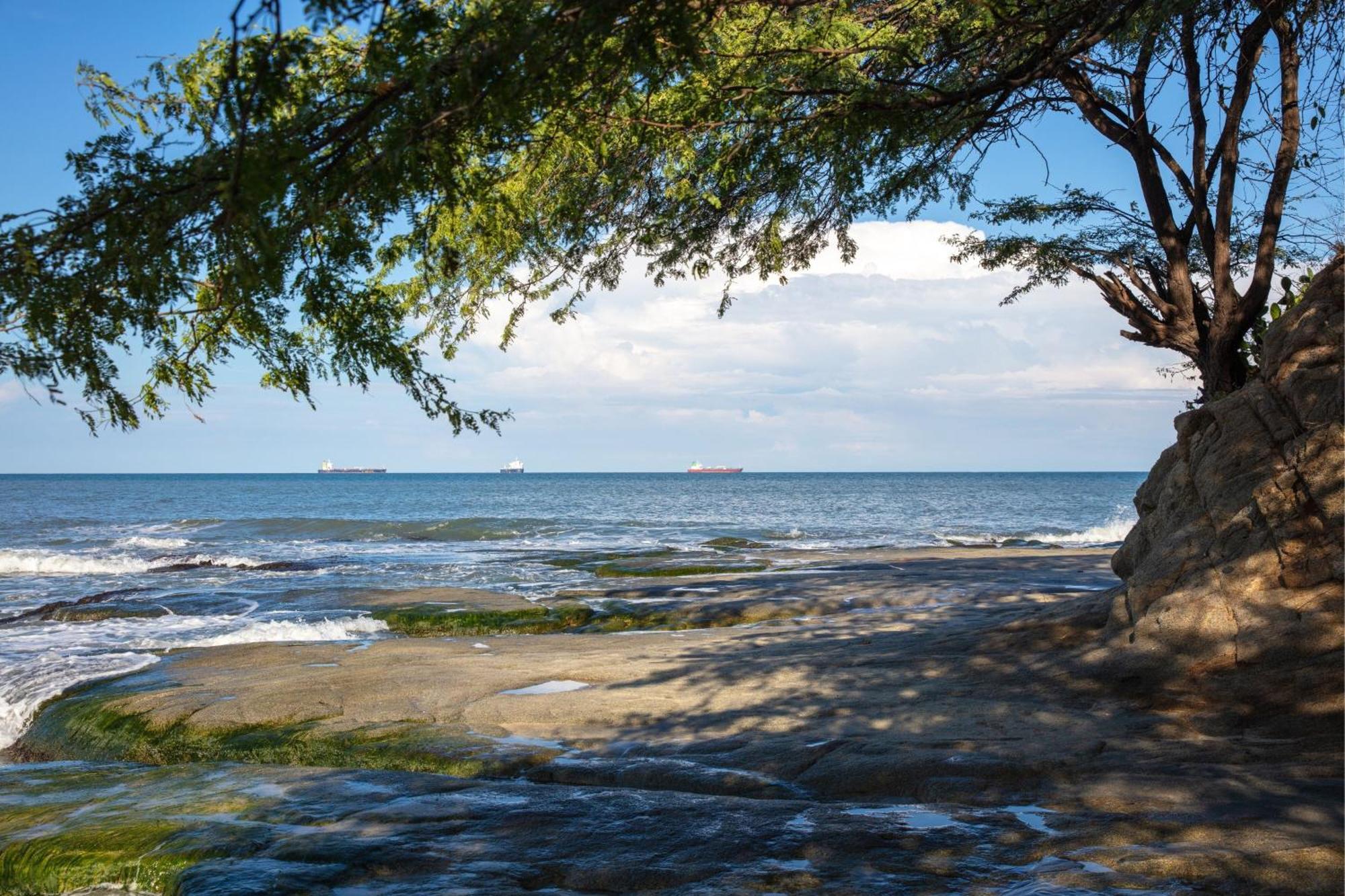 サンタ マルタ マリオット リゾート プラヤ ドルミーダ サンタ・マルタ エクステリア 写真 View of Lake Michigan from the shore of Indiana Dunes National Park