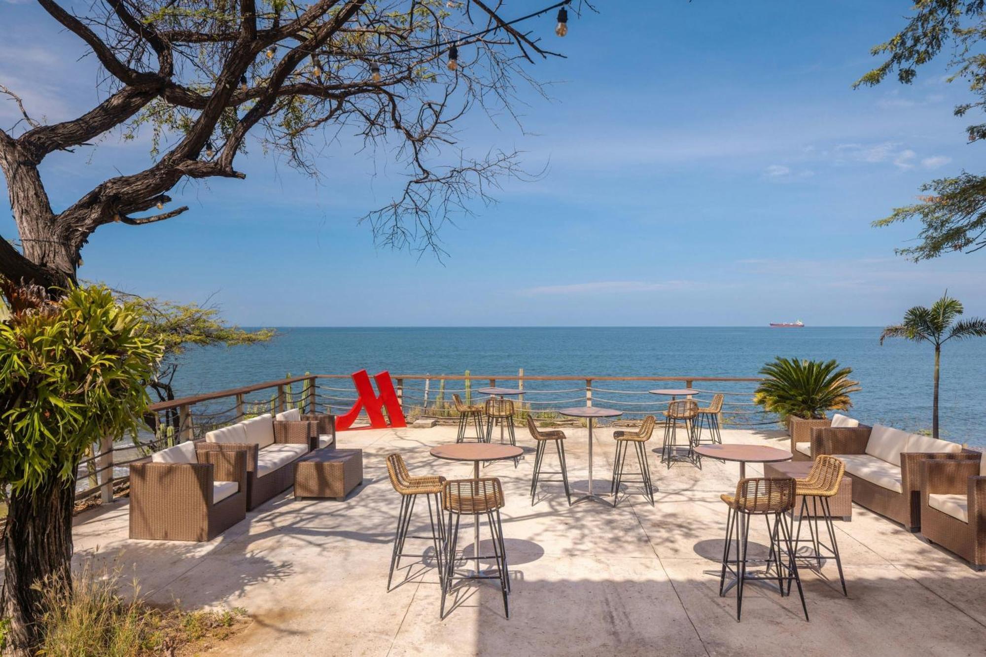 サンタ マルタ マリオット リゾート プラヤ ドルミーダ サンタ・マルタ エクステリア 写真 Beachfront lounge at W Retreats & Spa, Maldives